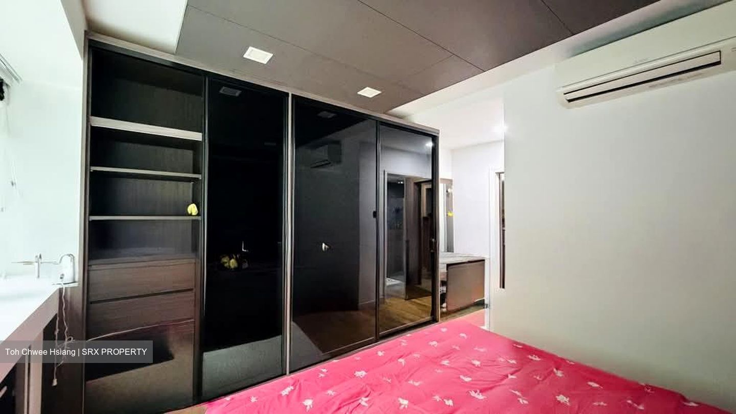 The Esparis (D18), Condominium #584396621